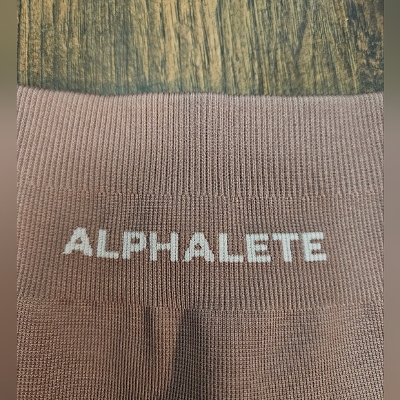 Alphalete Ozone Biker Shorts - Picture 2 of 6